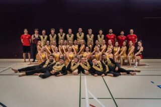 .

*Présentation des groupes de la gym d'Avenches*

[Groupe Actifs / Actives] 

"Quand la rigueur rencontre la passion et que la collaboration crée l'harmonie... Bienvenue dans la gym de société, où chaque mouvement compte et où le travail d'équipe fait toute la différence"

"Même esprit, même plaisir... et que tu en veux toujours plus avec une bonne équipe."

Moniteur: Vincent, Ambroise, Jonathan

Admission: dès 16 ans

Concours: 3 à 4 concours annuels de société au sol, saut et anneaux 

Horaire: mardi et vendredi de 20h à 22h à S-V

Plus d'informations sur le site internet de la gym: www.gymavenches.ch

📸 @elodie_com