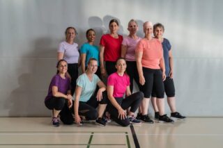 .

*Présentation des groupes de la gym d'Avenches*

[Groupe Dames - Team Aérobic] 

"Un peu de sueur, des énormes rires, de la musique et de multiples sorties qui vont avec... La Team Dames, c'est l'énergie qu'il te manquait! Viens rejoindre la team tous les jeudis"

Moniteur: Nicole et Gene

Admission: dès 16 ans

Horaire: jeudi de 19h à 20h à La Cure

Plus d'informations sur le site internet de la gym: www.gymavenches.ch

📸 @elodie_com